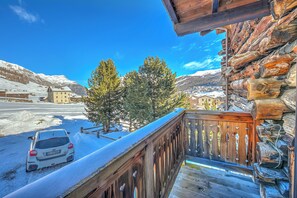 Family Chalet, Multiple Bedrooms (Chalet Lidia Ski in-Ski out 50m) | Balcony