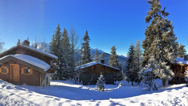 A wooden cabin surrounded by snow-covered trees and mountains. - LES Comognes - LA Rosiere-montvalezan (LA ROSIERE MONTVALEZAN)