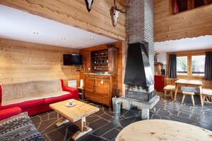 TV, fireplace, DVD player