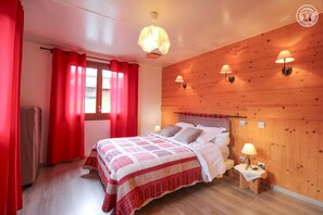 2 chambres, fer et planche à repasser, lit parapluie, Wi-Fi gratuit