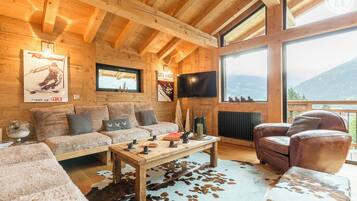 Smart TV, DVD player, stereo