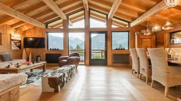 Smart TV, DVD player, stereo