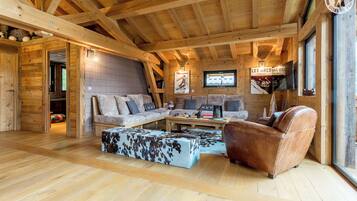 Smart TV, DVD player, stereo