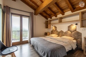 6 bedrooms, iron/ironing board, travel crib, free WiFi