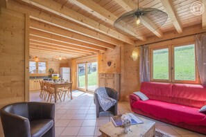 TV, DVD-spiller og stereoanlegg