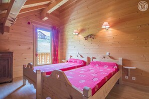 4 soverom, strykejern/-brett og reiseseng for barn