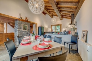 Dining - Chalet Chaudanne - LE TOP (STE-FOY-TARENTAISE)