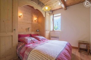 2 habitaciones, tabla de planchar con plancha y cuna de viaje 
