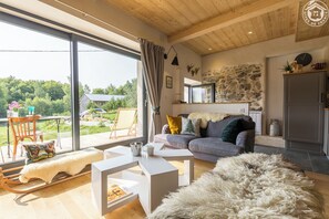 Télévision, lecteur de DVD, chaîne hi-fi