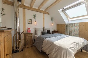 3 chambres, fer et planche à repasser, lit de bébé portatif