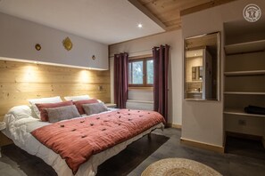 4 dormitorios, tabla de planchar con plancha, cuna de viaje