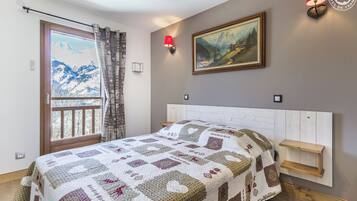 3 slaapkamers, een strijkplank/strijkijzer, reisbedje, gratis wifi