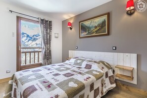 3 bedrooms, iron/ironing board, travel crib, free WiFi