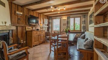 Télévision, cheminée