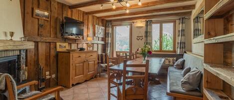 Télévision, cheminée