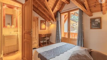 4 dormitorios, tabla de planchar con plancha, cuna de viaje