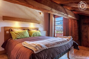 4 bedrooms, iron/ironing board, travel crib, free WiFi