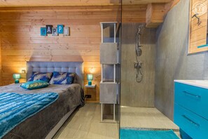 8 bedrooms, iron/ironing board, travel cot, free WiFi