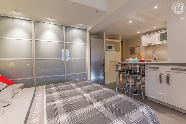 1 bedroom, iron/ironing board, travel cot, free WiFi