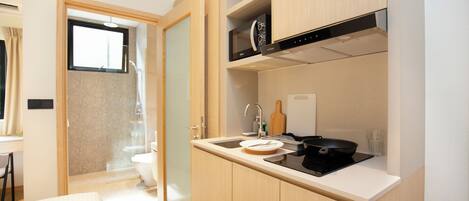 Standard Studio | 1 bedroom, in-room safe, individually furnished, desk