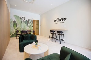 Coin salon dans le hall