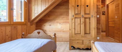 5 bedrooms, iron/ironing board, travel cot, free WiFi