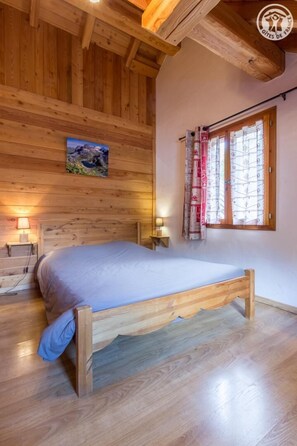 5 bedrooms, iron/ironing board, travel crib, free WiFi