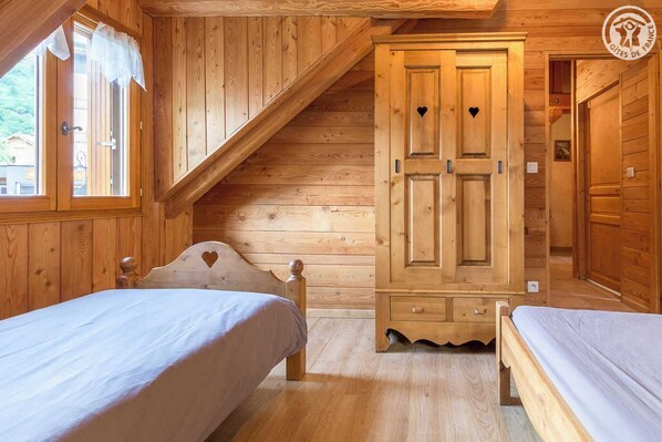5 chambres, fer et planche à repasser, lit parapluie, Wi-Fi gratuit