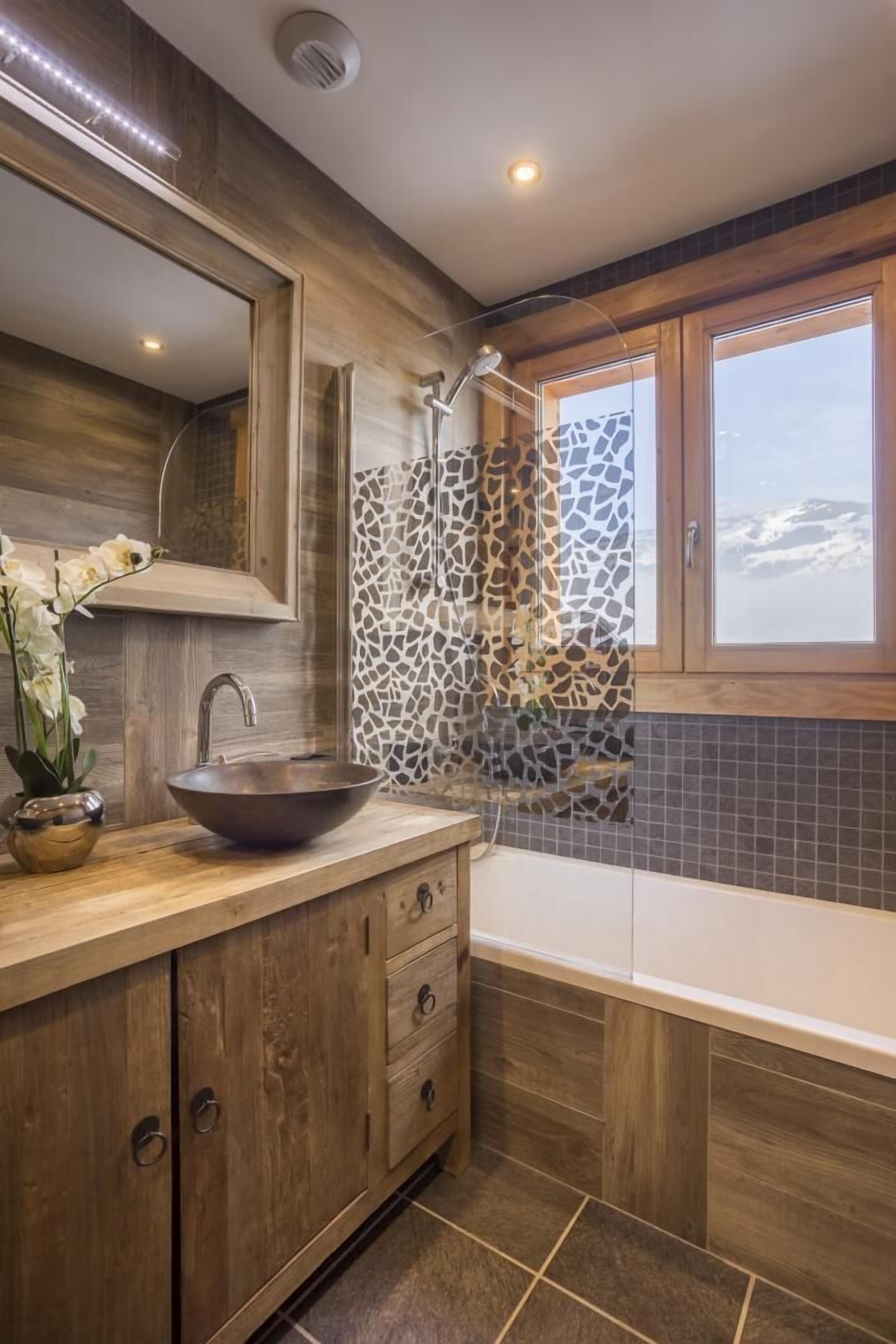 Bathtub, hair dryer, towels