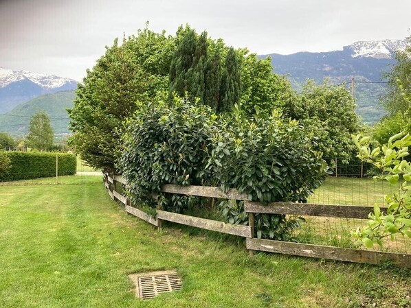 Property grounds - DU COQ A L'haan - Gilly SUR Isere (GILLY SUR ISERE)