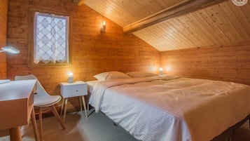 3 bedrooms, iron/ironing board, travel crib, free WiFi