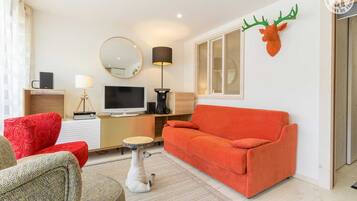 Smart-tv, een dvd-speler en een stereo