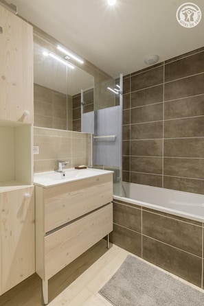Badewanne, Haartrockner