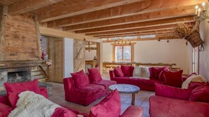 Fernseher, Kamin, DVD-Player, Stereoanlage