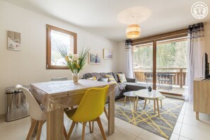 Smart TV - Croisse Baulet / Parking (LA GIETTAZ)