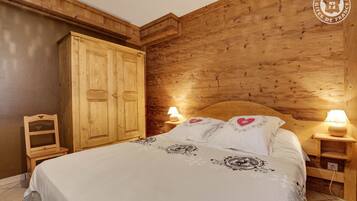 4 chambres, fer et planche à repasser, lit parapluie, Wi-Fi gratuit