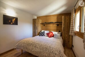 4 bedrooms, iron/ironing board, travel cot, free WiFi - Chalet L'orignal - Notre-dame-de-bellecombe (NOTRE-DAME-DE-BELLECOMBE)