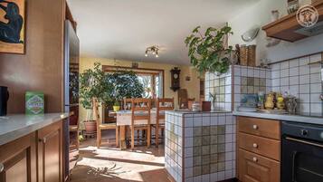 Réfrigérateur, four, plaque de cuisson, lave-vaisselle