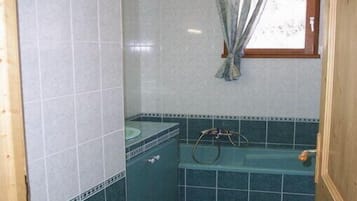 Baignoire, sĂšche-cheveux