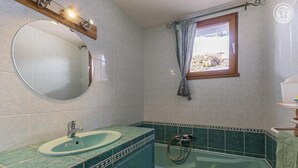 Bathtub, hair dryer - Chalet LES Ancolies - Valloire (VALLOIRE)