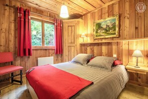 2 bedrooms, iron/ironing board, travel crib, free WiFi