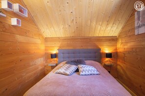 7 dormitorios, tabla de planchar con plancha, cuna de viaje