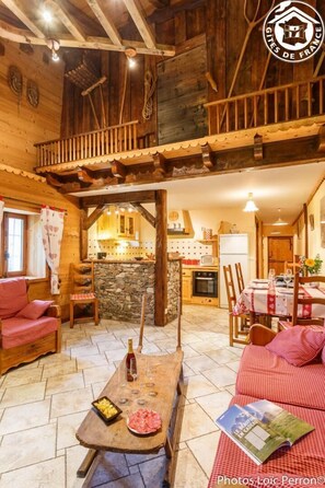 TV, fireplace, DVD player - LE Glopet - Hauteluce-les-saisies (HAUTELUCE-LES-SAISIES)