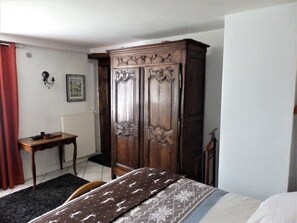 1 chambre, fer et planche à repasser, Wi-Fi gratuit, draps fournis