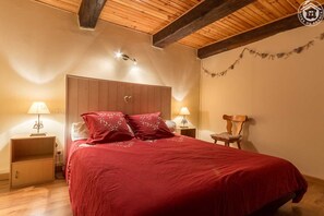 2 slaapkamers, een strijkplank/strijkijzer, reisbedje, gratis wifi