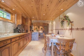 Dining - LA Varnache - Bonvillard (BONVILLARD)