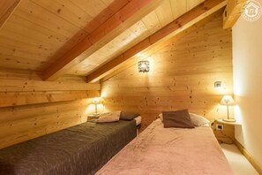 2 bedrooms, iron/ironing board, travel cot, free WiFi
