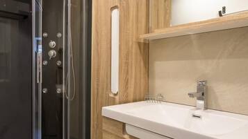 Douche, sĂšche-cheveux