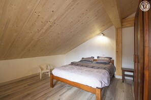 2 bedrooms, iron/ironing board, travel cot, free WiFi