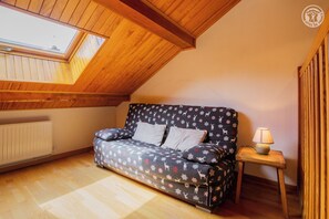 Televisión y chimenea 